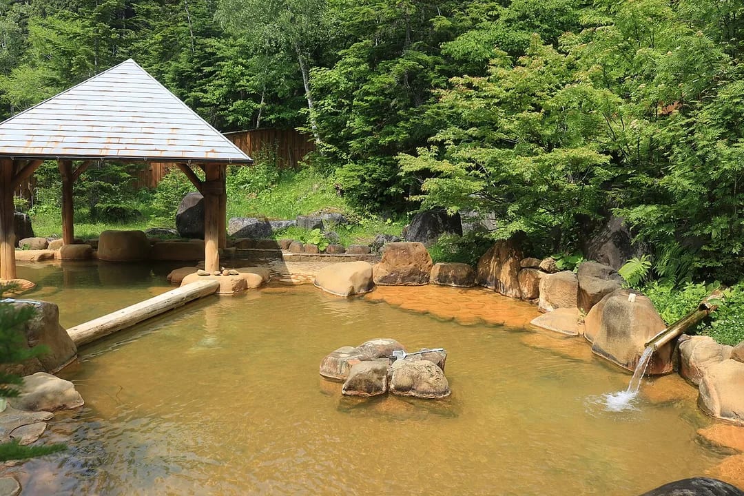 温泉のマナー完全ガイド — ルール・タトゥー・正しい入り方