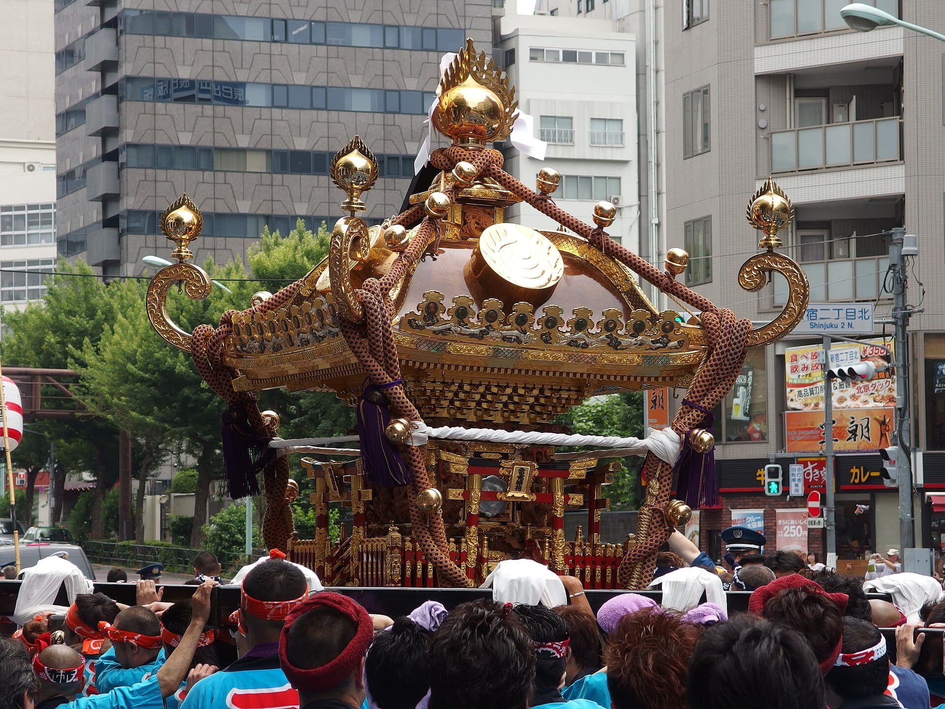 新宿の祭り・年中行事カレンダー【2026〜2027年版】花園神社・十二社熊野神社・新宿エイサーまつり・酉の市・新宿御苑