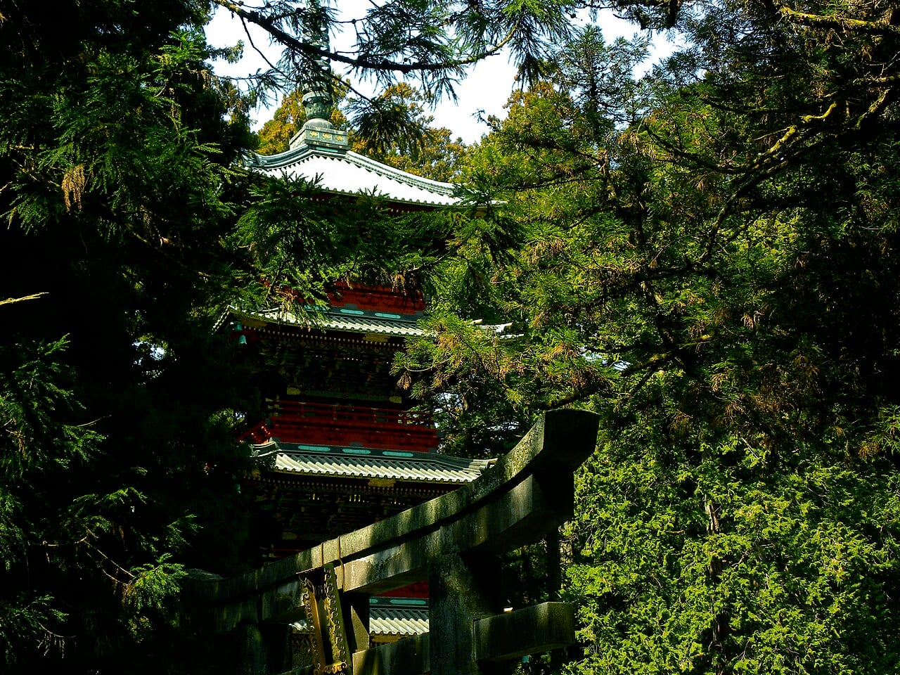 Shrine vs Temple: Shinto and Buddhism in Japan Explained