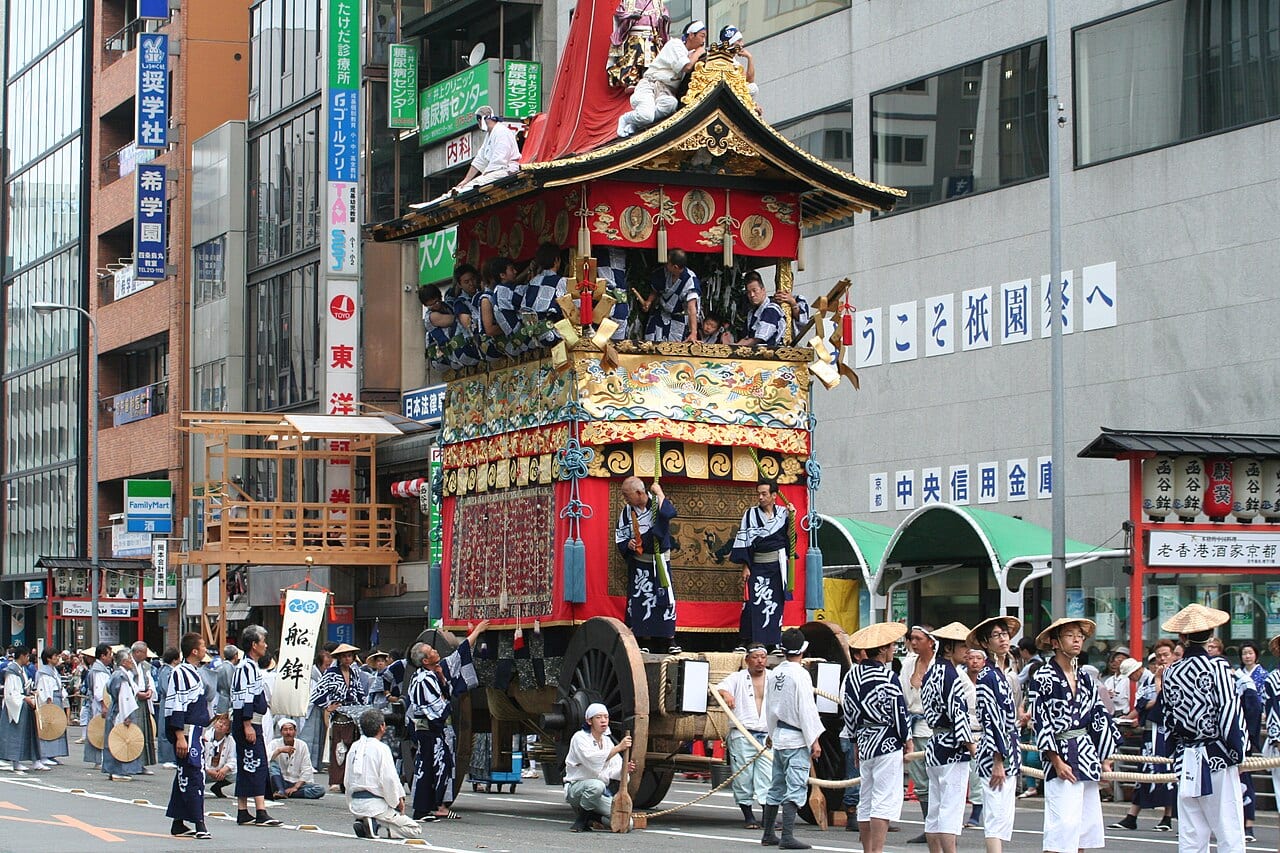 日本の祭りを体験する:祇園祭・ねぶた祭・阿波おどりの楽しみ方